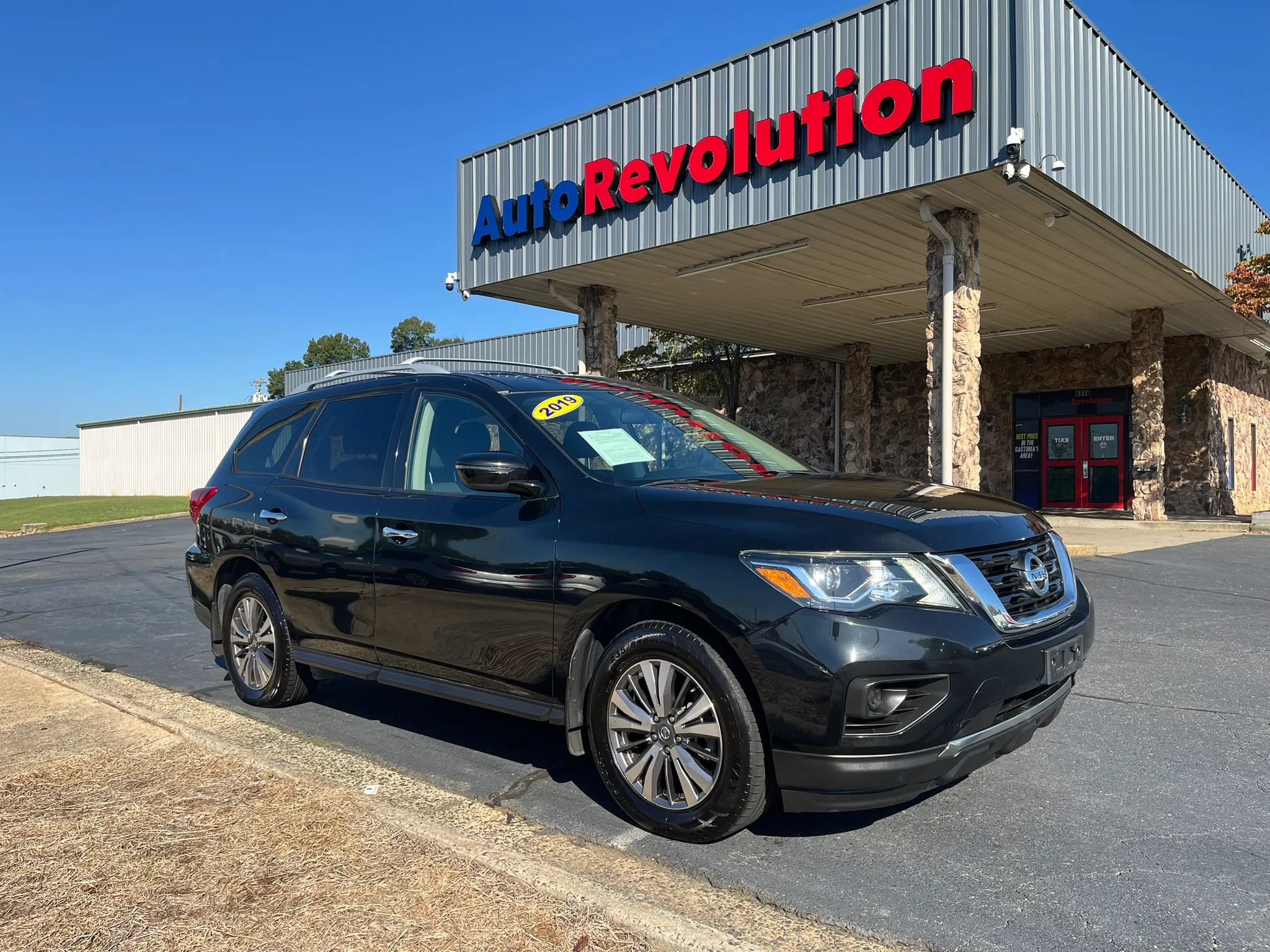 Used 2019 Nissan Pathfinder S AWD/4WD image 1