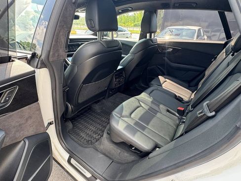 Used 2019 Audi Q8 Prestige w/ Luxury Package AWD/4WD image 16
