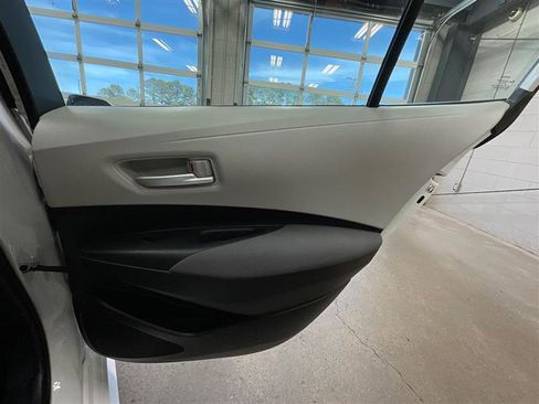 Used 2020 Toyota Corolla LE FWD image 23
