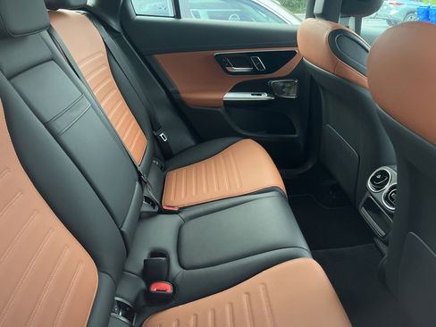 Certified 2025 Mercedes-Benz GLC 300 image 10