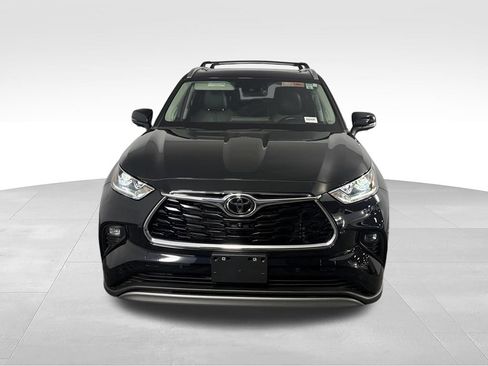 Used 2024 Toyota Highlander Platinum FWD image 9