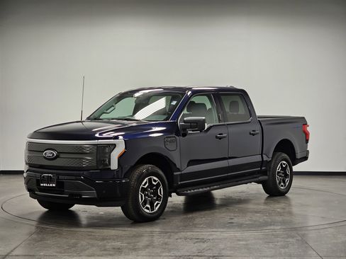 Used 2023 Ford F150 Lightning XLT image 4