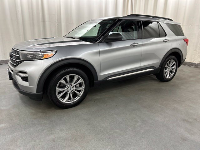 Used 2023 Ford Explorer XLT w/ Equipment Group 202A AWD/4WD image 2
