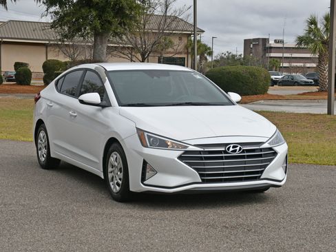 Used 2020 Hyundai Elantra SE w/ Cargo Package (C1) image 6