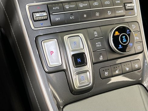 Used 2022 Hyundai Santa Fe Limited image 17