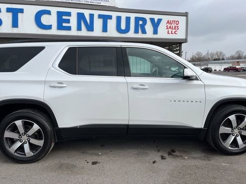 Used 2022 Chevrolet Traverse LT w/ LT Premium Package AWD/4WD image 17