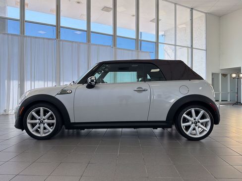 Used 2015 MINI Cooper S image 2