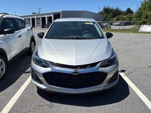 Used 2019 Chevrolet Cruze LT FWD image 5