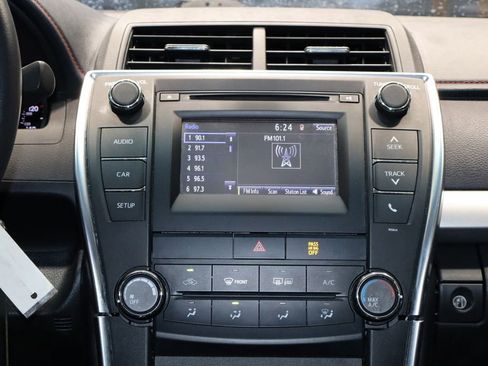 Used 2017 Toyota Camry SE image 27