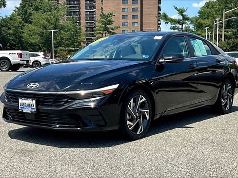 Used 2025 Hyundai Elantra Limited FWD image 1