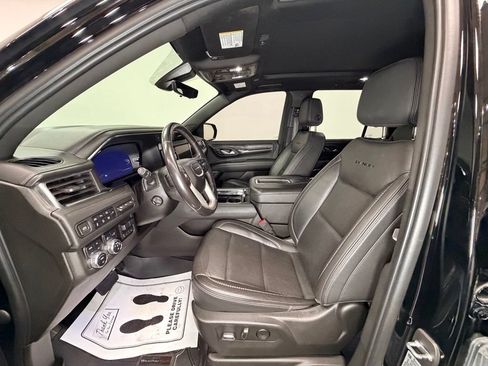 Used 2022 GMC Yukon Denali w/ Denali Premium Package AWD/4WD image 2
