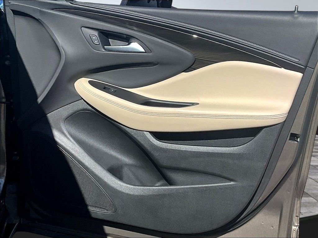 Used 2019 Buick Envision Essence AWD/4WD image 30