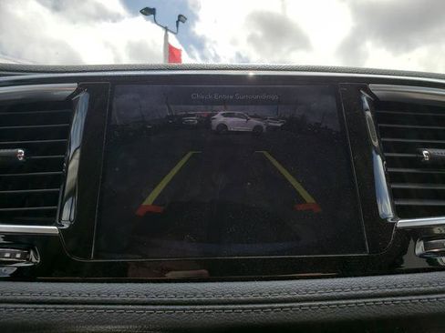 Used 2020 Chrysler Pacifica Limited w/ 8-pass Seating Package FWD image 22