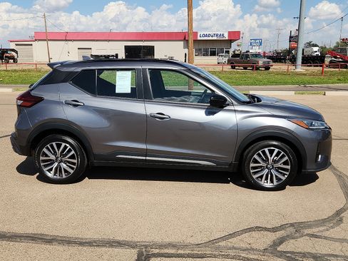 Used 2024 Nissan Kicks SR image 5