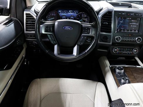 Used 2018 Ford Expedition Platinum AWD/4WD image 16