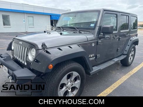 Used 2017 Jeep Wrangler Unlimited Sahara w/ Connectivity Group image 5