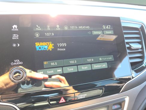 Certified 2022 Honda Pilot Sport image 33