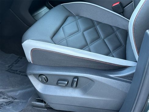 Used 2025 Volkswagen Atlas Peak Edition SE image 21