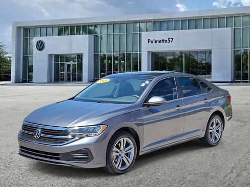 Used 2024 Volkswagen Jetta SE FWD image 3