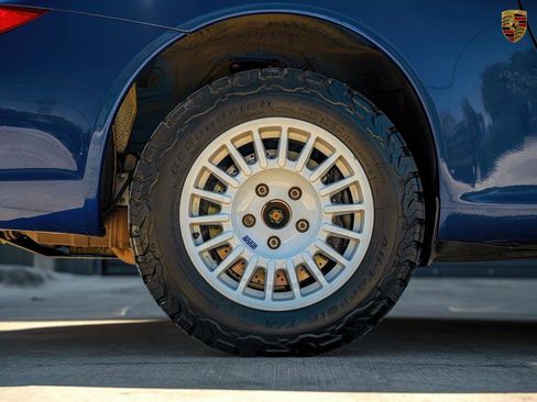 Used 2010 Porsche 911 Carrera 4 image 11