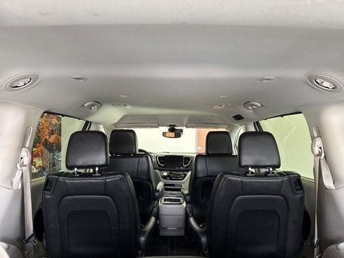 Used 2024 Chrysler Pacifica Touring-L image 47