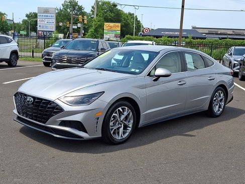 Certified 2023 Hyundai Sonata SEL w/ Cargo Package FWD image 3