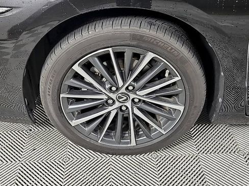 Used 2022 Lexus ES 300h w/ Premium Package image 9