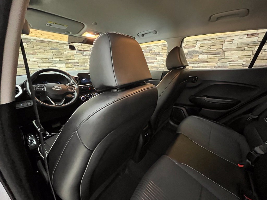 Used 2024 Hyundai Venue Limited FWD image 42