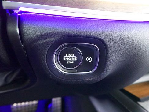 Used 2025 Mercedes-Benz GLS 450 4MATIC image 22