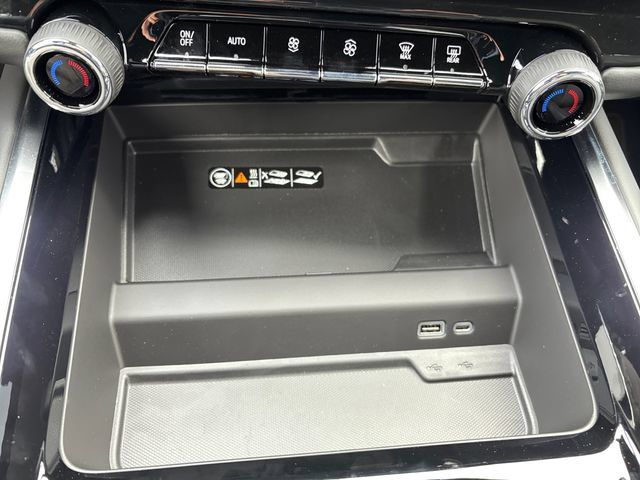 Used 2026 Chevrolet Tahoe Premier AWD/4WD image 22