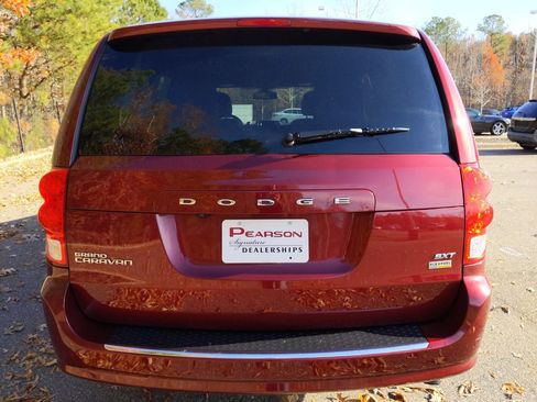 Used 2018 Dodge Grand Caravan SXT FWD image 5
