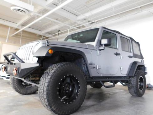 Used 2018 Jeep Wrangler Unlimited Sport S image 8