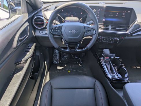 New 2026 Chevrolet Trax RS w/ Sunroof Package FWD image 4