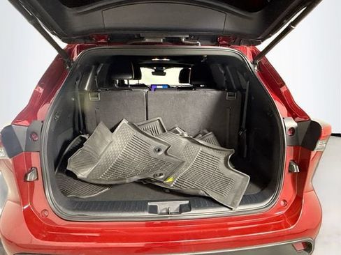 Used 2023 Toyota Highlander XSE FWD image 26