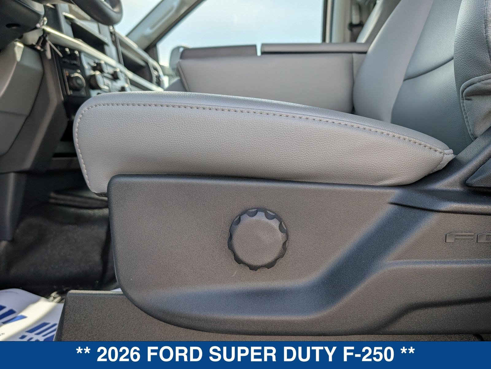 New 2026 Ford F250 XL w/ XL Chrome Package AWD/4WD image 27