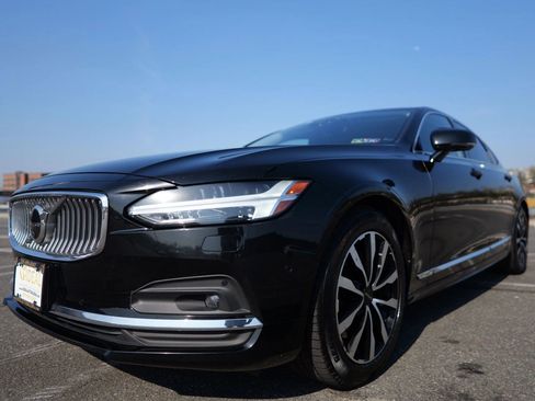 Used 2023 Volvo S90 B6 Plus image 3