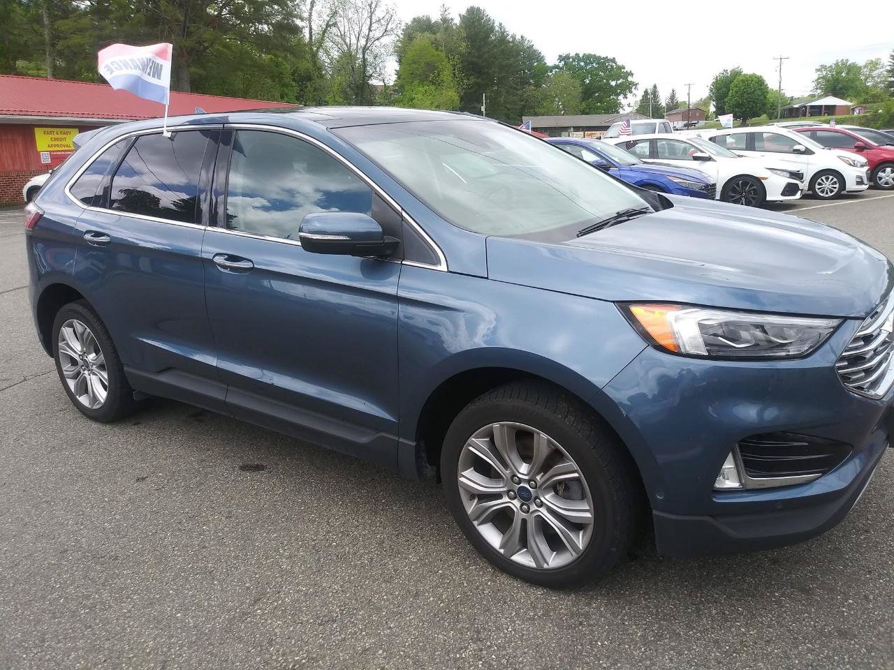 Used 2019 Ford Edge Titanium w/ Equipment Group 301A AWD/4WD image 2