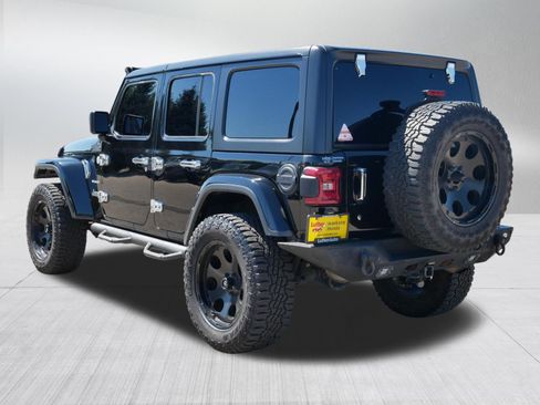 Used 2018 Jeep Wrangler Unlimited Sahara AWD/4WD image 5