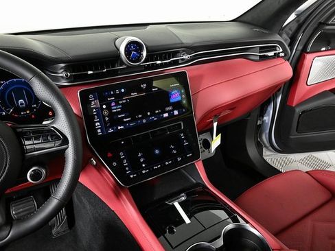New 2025 Maserati Grecale GT image 14