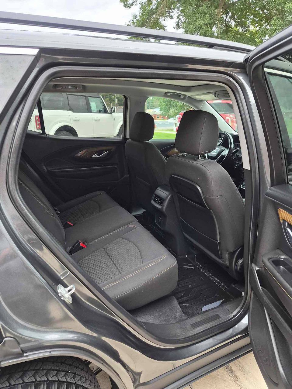 Used 2020 GMC Terrain SLE w/ Driver Convenience Package AWD/4WD image 9