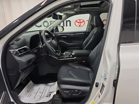 Used 2026 Toyota Highlander Limited image 25