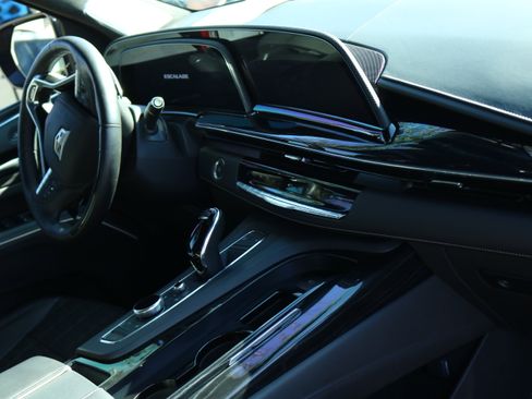 Used 2024 Cadillac Escalade ESV V w/ Heavy-Duty Trailer Package image 9