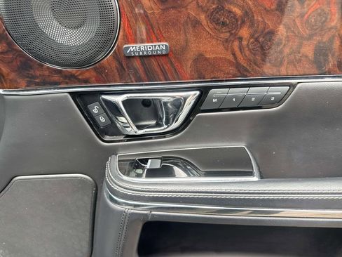 Used 2016 Jaguar XJ L Portfolio RWD image 17