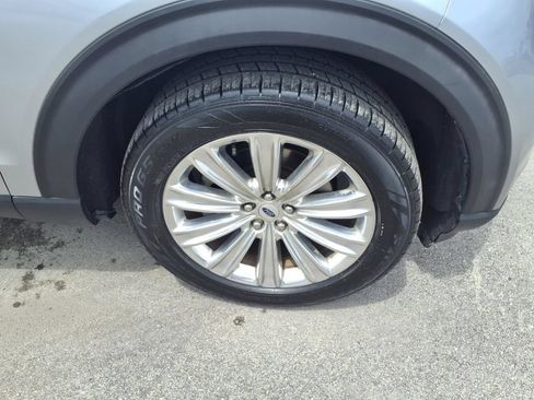 Used 2021 Ford Explorer Limited w/ Equipment Group 301A AWD/4WD image 9