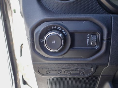 Used 2025 Jeep Wrangler Unlimited Rubicon image 13