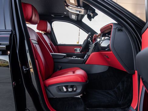New 2026 Rolls-Royce Cullinan Black Badge image 56