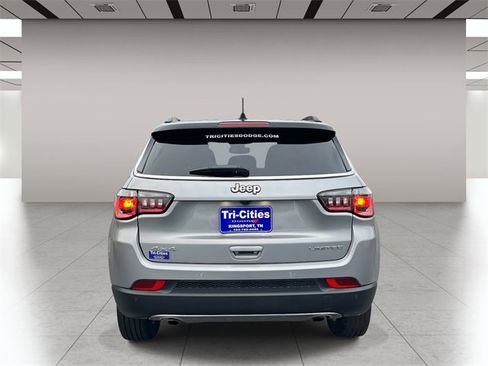 Used 2023 Jeep Compass Limited image 4