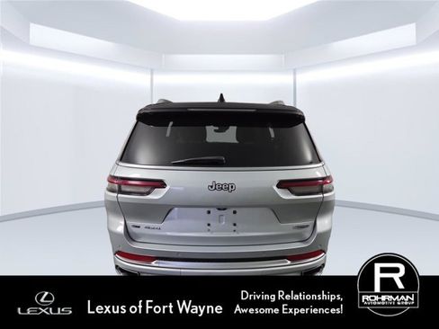 Used 2021 Jeep Grand Cherokee L Summit w/ Luxury Tech Group V AWD/4WD image 9