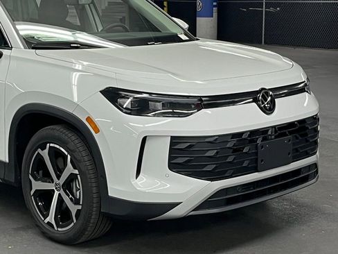 New 2026 Volkswagen Tiguan SE image 42