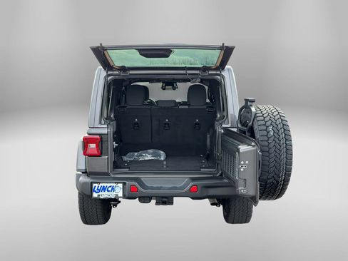 Used 2025 Jeep Wrangler Unlimited Sahara AWD/4WD image 37